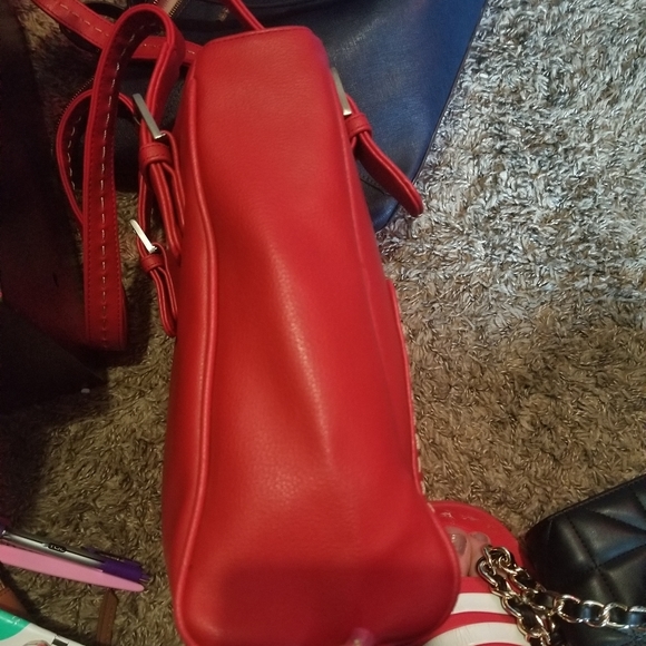 Red guess purse - Picture 2 of 4